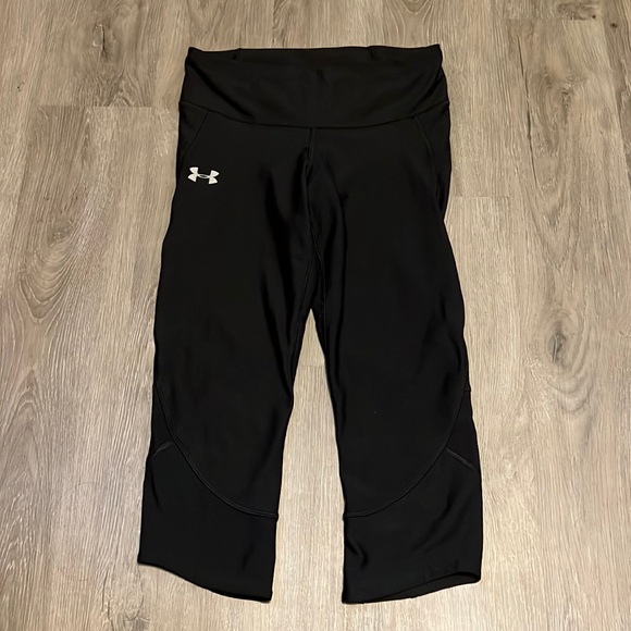 Under Armour Pants - Under Armour under knee shorts. Size M